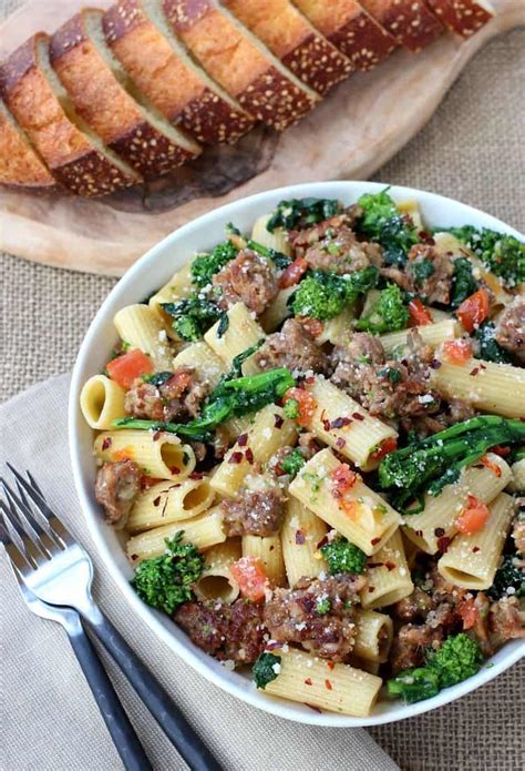 How many carbs are in rigatoni in sauce with broccoli & white chicken - calories, carbs, nutrition