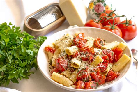 How many carbs are in rigatoni with fresh roasted tomato - calories, carbs, nutrition