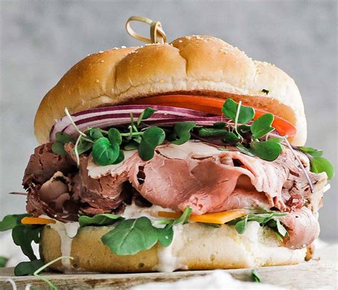 How many carbs are in roast beef, onion, arugula sandwich - calories, carbs, nutrition