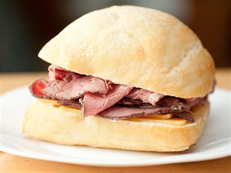 How many carbs are in roast beef and cheddar sub with pasta salad - calories, carbs, nutrition