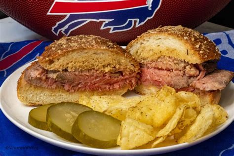 How many carbs are in roast beef on weck - calories, carbs, nutrition