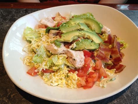 How many carbs are in roast turkey cobb salad - calories, carbs, nutrition