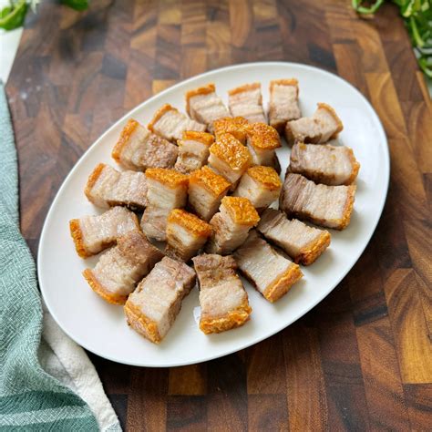 How many carbs are in roasted belly pork - calories, carbs, nutrition
