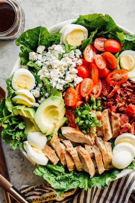 How many carbs are in roasted chicken cobb salad - calories, carbs, nutrition