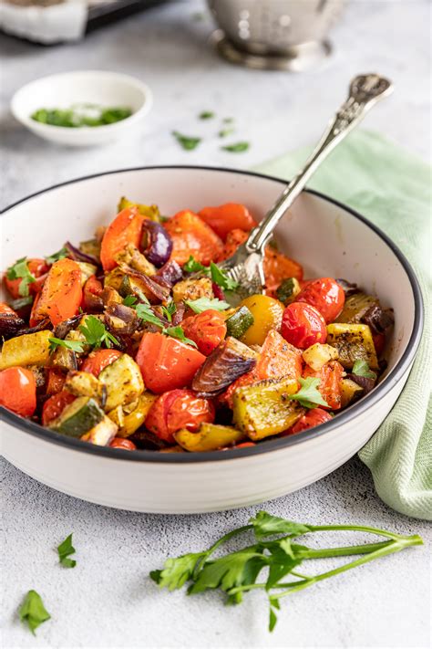 How many carbs are in roasted mediterranean vegetable, feta cheese & penne pasta salad - calories, carbs, nutrition