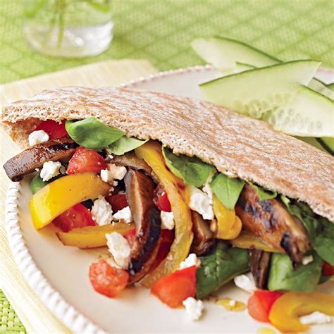 How many carbs are in roasted vegetable pita - calories, carbs, nutrition