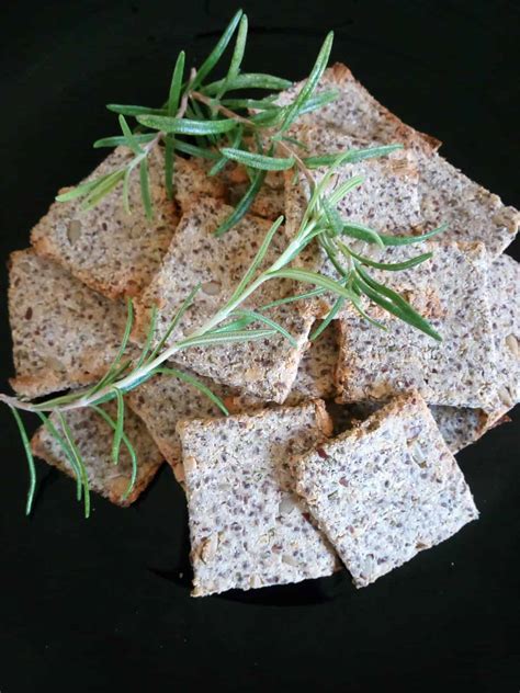 How many carbs are in rosemary crackers - calories, carbs, nutrition