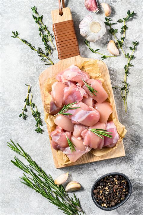 How many carbs are in sabores frescos diced chicken thighs - calories, carbs, nutrition