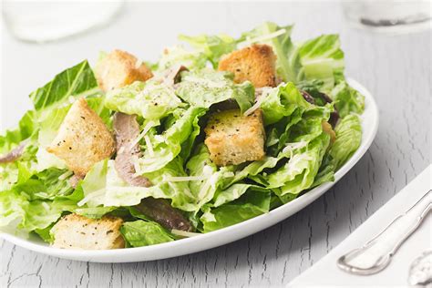 How many carbs are in salad caesar anchovies 4 oz - calories, carbs, nutrition