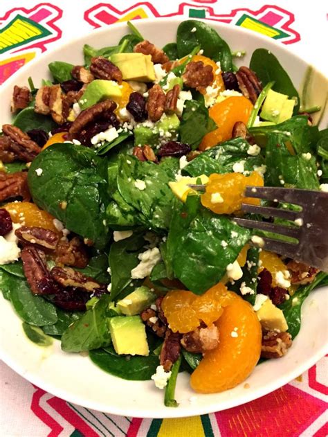 How many carbs are in salad entree spring mix pecans oranges & strawberries - calories, carbs, nutrition