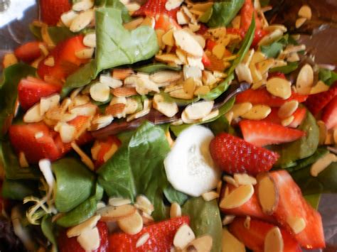 How many carbs are in salad entree strawberry fields forever - calories, carbs, nutrition