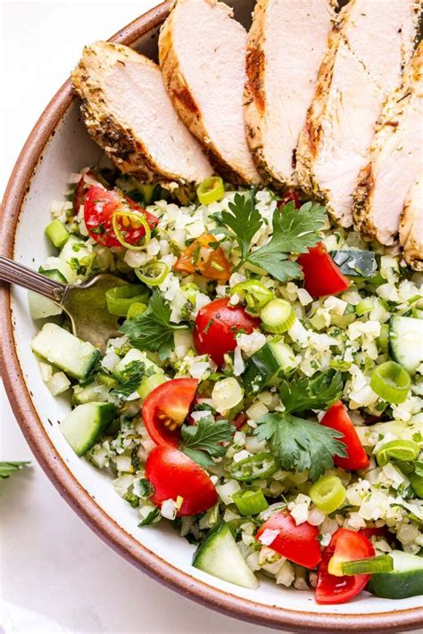 How many carbs are in salad entree tabbouleh grilled chicken - calories, carbs, nutrition