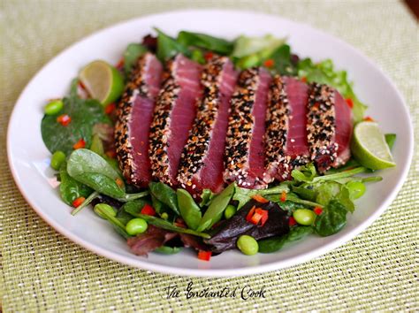 How many carbs are in salad entree tuna ahi grilled & grapefruit - calories, carbs, nutrition