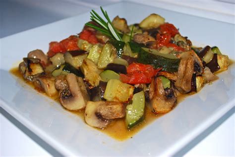 How many carbs are in salad roasted vegetable ratatouille 1 oz - calories, carbs, nutrition