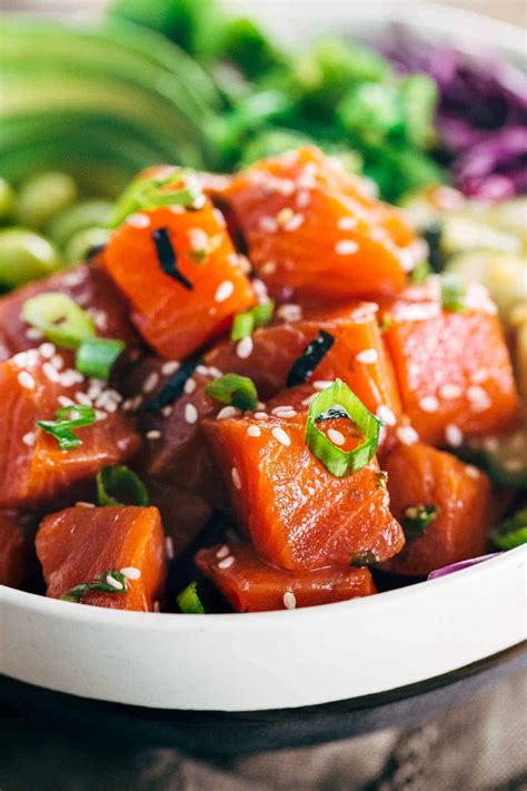 How many carbs are in salmon poke bowl with jasmine rice and sriracha poke sauce - calories, carbs, nutrition