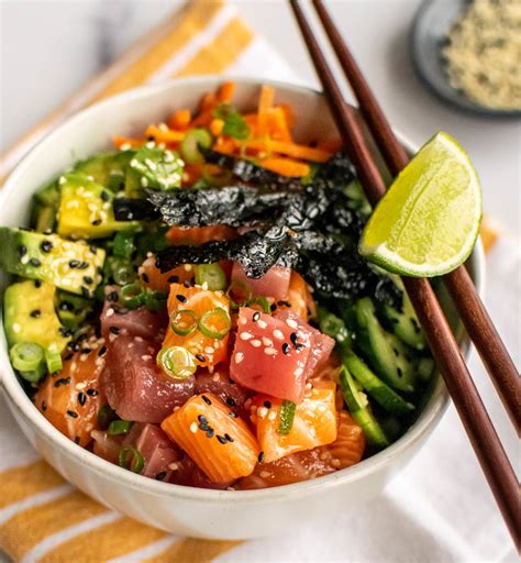 How many carbs are in salmon poke bowl with soba noodles and sriracha poke sauce - calories, carbs, nutrition