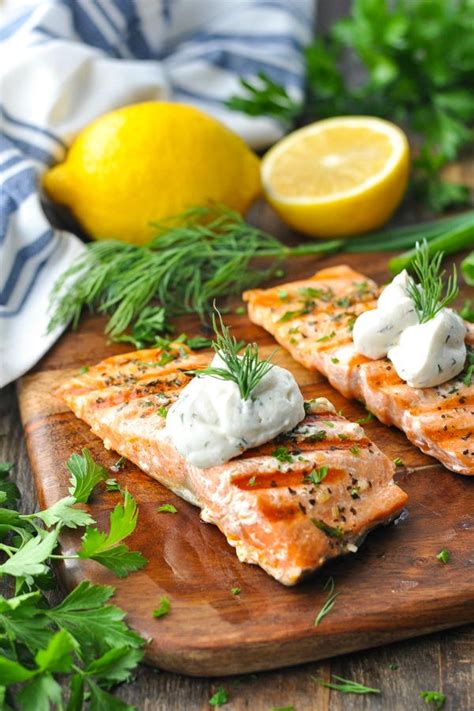 How many carbs are in salmon with cucumber dill sauce - calories, carbs, nutrition