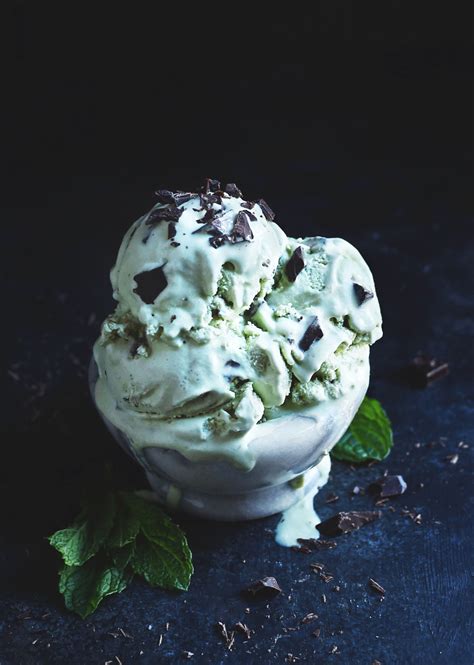 How many carbs are in sand ice cream mint chocolate chip - calories, carbs, nutrition