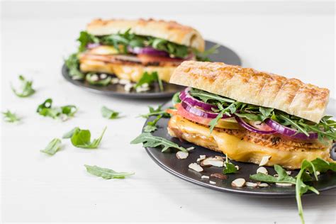 How many carbs are in sand turkey roasted smoked gouda & arugula on white - calories, carbs, nutrition