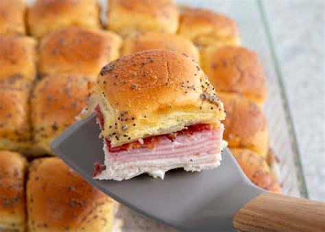 How many carbs are in santa fe club sliders with crudites - calories, carbs, nutrition