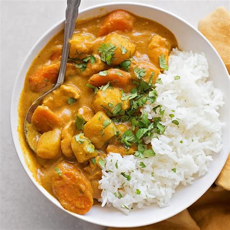 How many carbs are in sauce coconut curry red spicy 1/2 cup - calories, carbs, nutrition