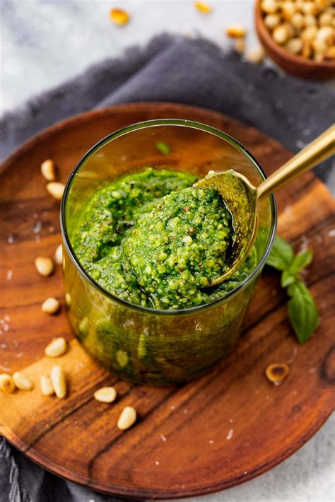 How many carbs are in sauce pesto basil 1 tbsp - calories, carbs, nutrition