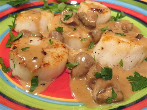 How many carbs are in saucy scallops with mushrooms - calories, carbs, nutrition