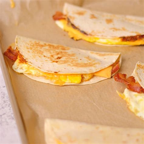 How many carbs are in sausage egg and cheese wake up wrap - calories, carbs, nutrition