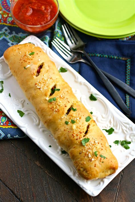 How many carbs are in sausage pepper stromboli (32777.2) - calories, carbs, nutrition