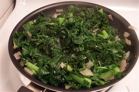 How many carbs are in sauteed kale red onions and currants - calories, carbs, nutrition