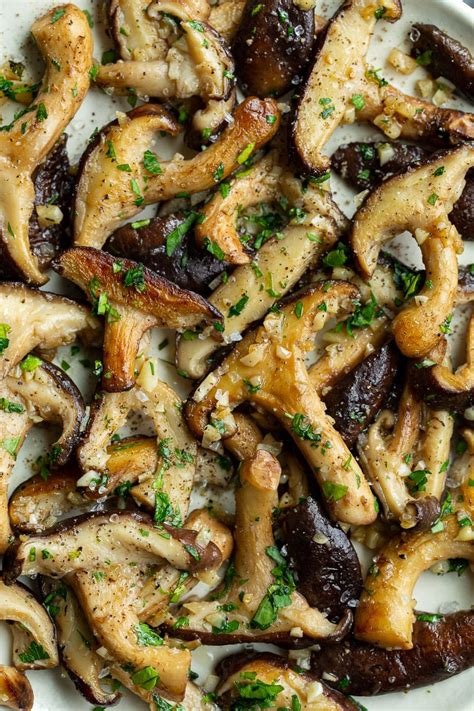 How many carbs are in sauteed shiitake and oyster mushrooms - calories, carbs, nutrition