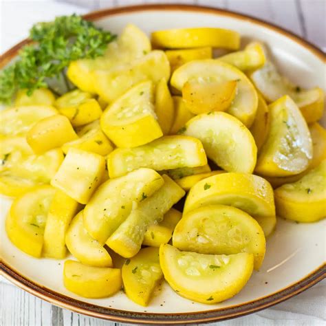 How many carbs are in sauteed yellow squash - calories, carbs, nutrition