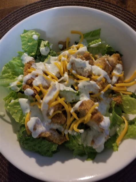 How many carbs are in savannah fried chicken salad - calories, carbs, nutrition