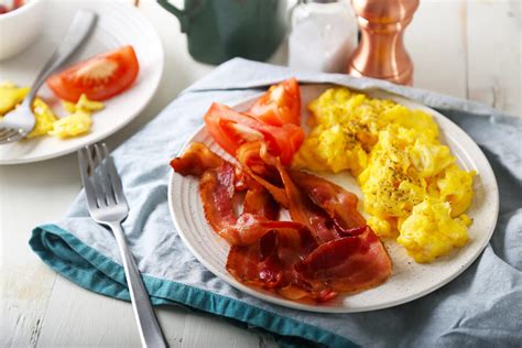 How many carbs are in scrambled eggs and bacon - calories, carbs, nutrition