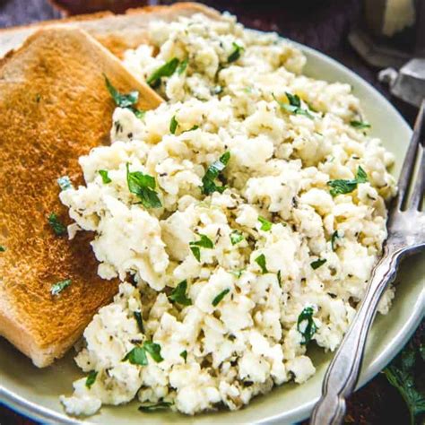 How many carbs are in scrambled seasoned egg whites - calories, carbs, nutrition