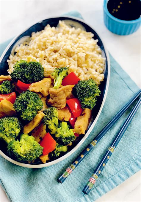 How many carbs are in seitan and broccoli stir fry over rice - calories, carbs, nutrition