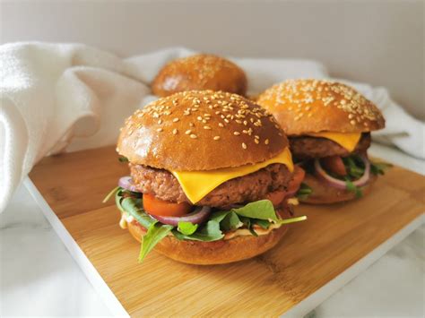 How many carbs are in sesame burger bun - calories, carbs, nutrition