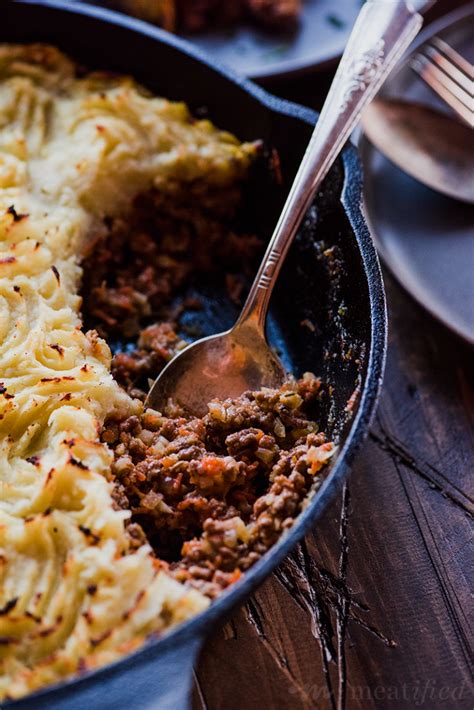 How many carbs are in shepherd's pie with parsnip potatoes - calories, carbs, nutrition