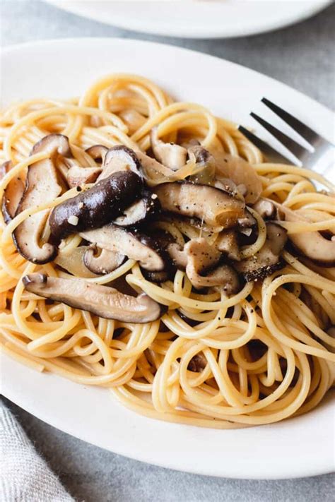 How many carbs are in shiitake mushroom pasta - calories, carbs, nutrition