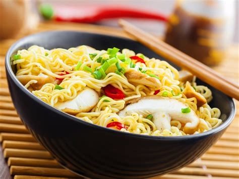 How many carbs are in shitake and scallion lo mein - calories, carbs, nutrition