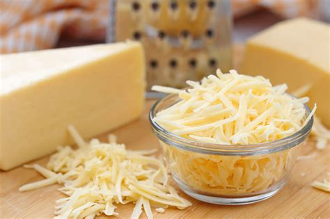 How many carbs are in shredded mozzarella cheese (3664.3) - calories, carbs, nutrition