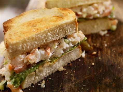 How many carbs are in shrimp salad sandwich on pita - calories, carbs, nutrition