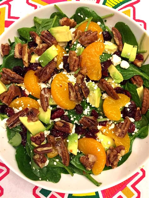 How many carbs are in side salad spinach pecans oranges & strawberries - calories, carbs, nutrition