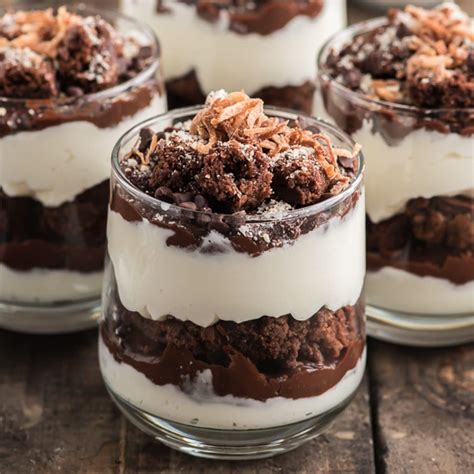 How many carbs are in simply fresh large chocolate brownie parfait - calories, carbs, nutrition