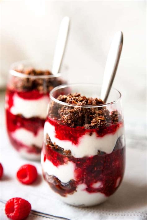 How many carbs are in simply fresh large chocolate raspberry parfait - calories, carbs, nutrition