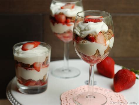 How many carbs are in simply fresh large strawberries and cream parfait - calories, carbs, nutrition