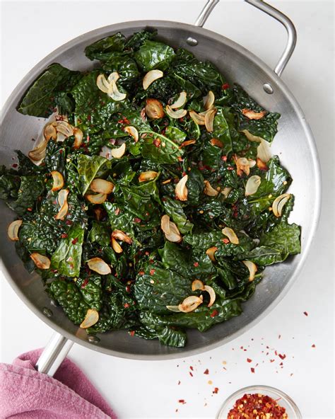 How many carbs are in simply sauteed kale - calories, carbs, nutrition