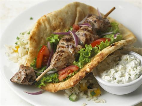 How many carbs are in simplyfit vegetable souvlaki sandwich - calories, carbs, nutrition