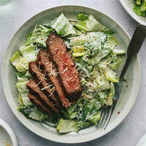 How many carbs are in sizzling steak caesar salad - calories, carbs, nutrition