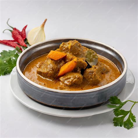 How many carbs are in slow cooked tender pieces of lamb in an authentic rogan josh sauce - calories, carbs, nutrition